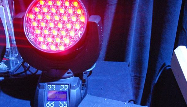 JBLED podporuje W-DMX™ standard pro bezdrátový přenos DMX