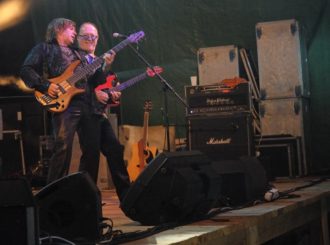 Petr Janda hraje s Olympic na Hughes & Kettner Switchblade