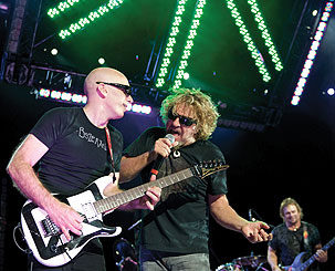 Radial produkty - Joe Satriani live na turné Chickenfoot