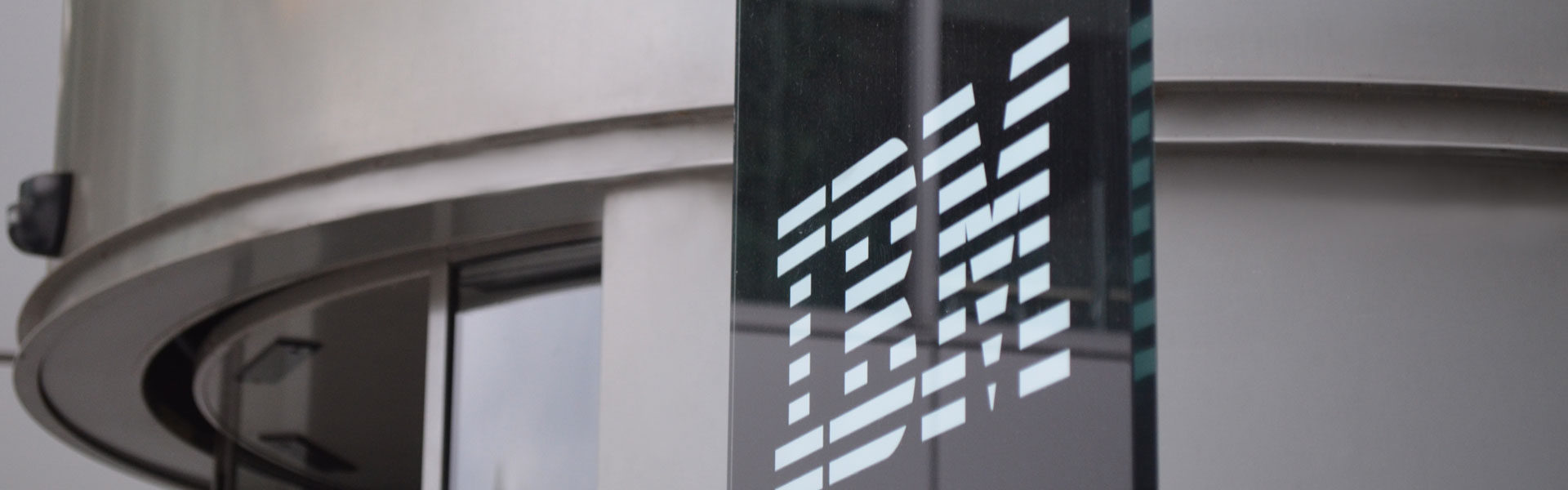 Exkluzivní partnerství s IBM