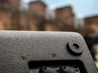 Obrázek č.4 article Nový Line-Array systém HK Audio COSMO zabezpečil precizní zvuk pro Show Angela Kellyho na hradu Ancient v Neuleiningenu