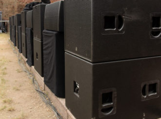 Obrázek č.3 article Nový Line-Array systém HK Audio COSMO zabezpečil precizní zvuk pro Show Angela Kellyho na hradu Ancient v Neuleiningenu