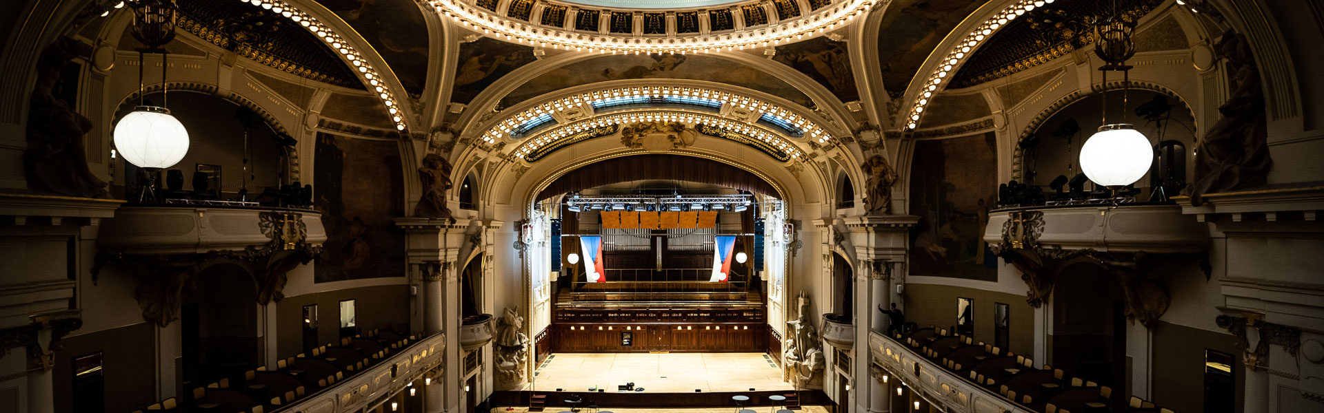 Nexo STM Line Array ve Smetanově síni Obecního domu