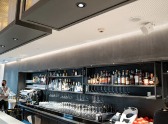 Obrázek č.1 article Slyšet, ale nevidět: NEXO ID14 přináší sofistikovaný zvuk v elegantní nové hotelové restauraci a baru v Aténách