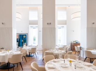 Obrázek č.5 article Slyšet, ale nevidět: NEXO ID14 přináší sofistikovaný zvuk v elegantní nové hotelové restauraci a baru v Aténách