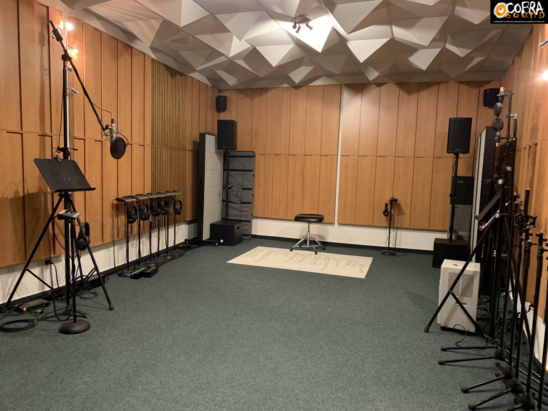 Audient ASP8024-HE - nová recording konzole pro studio COBRA SOUND Audient ASP8024-HE - nová recording konzole pro studio COBRA SOUND