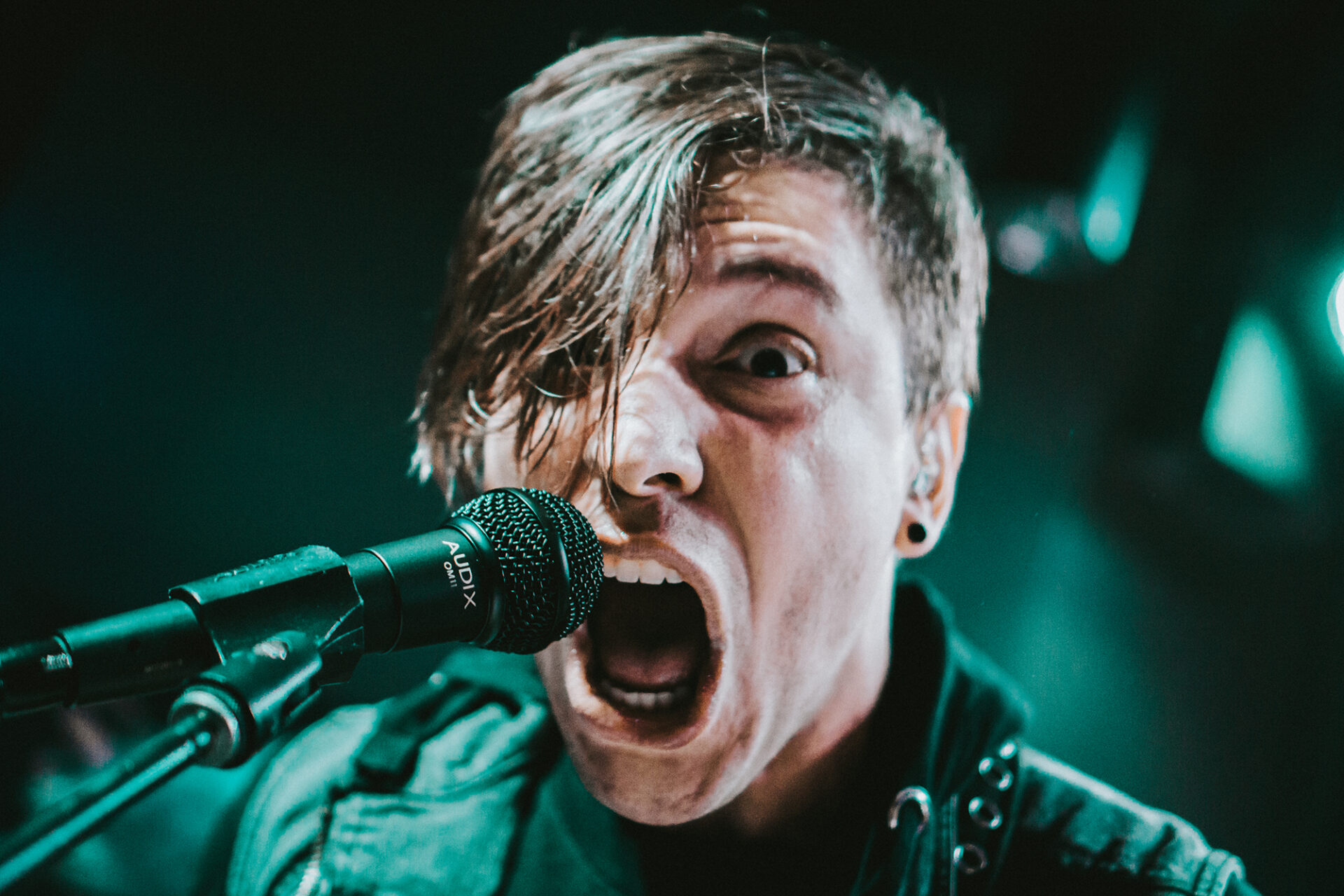 AUDIX ALL ACCESS: Zpěvák a kytarista Eduardo Gil a jeho kapela Sifting hledají heavy metalové zlato s mikrofonem Audix