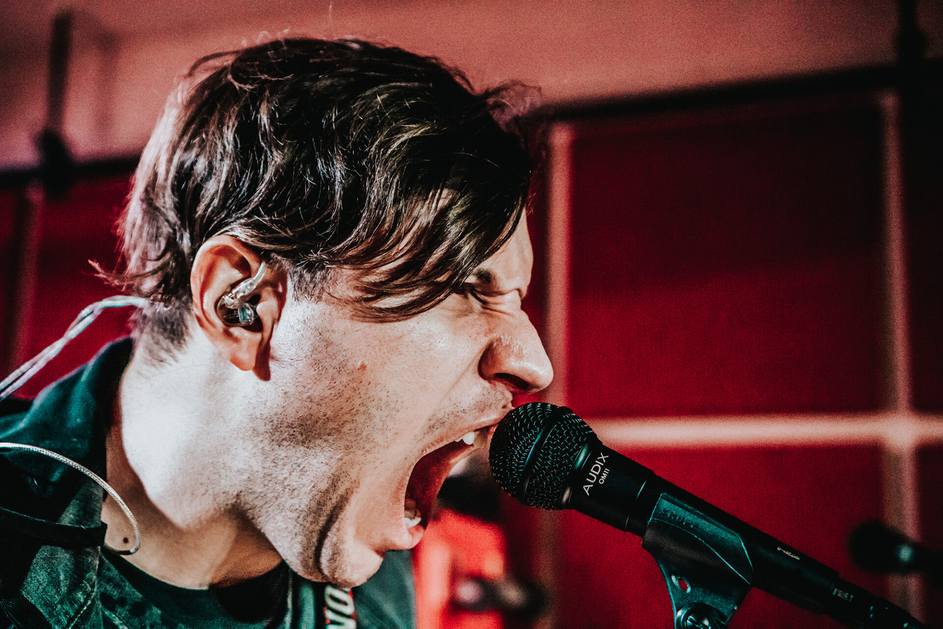 AUDIX ALL ACCESS: Zpěvák a kytarista Eduardo Gil a jeho kapela Sifting hledají heavy metalové zlato s mikrofonem Audix