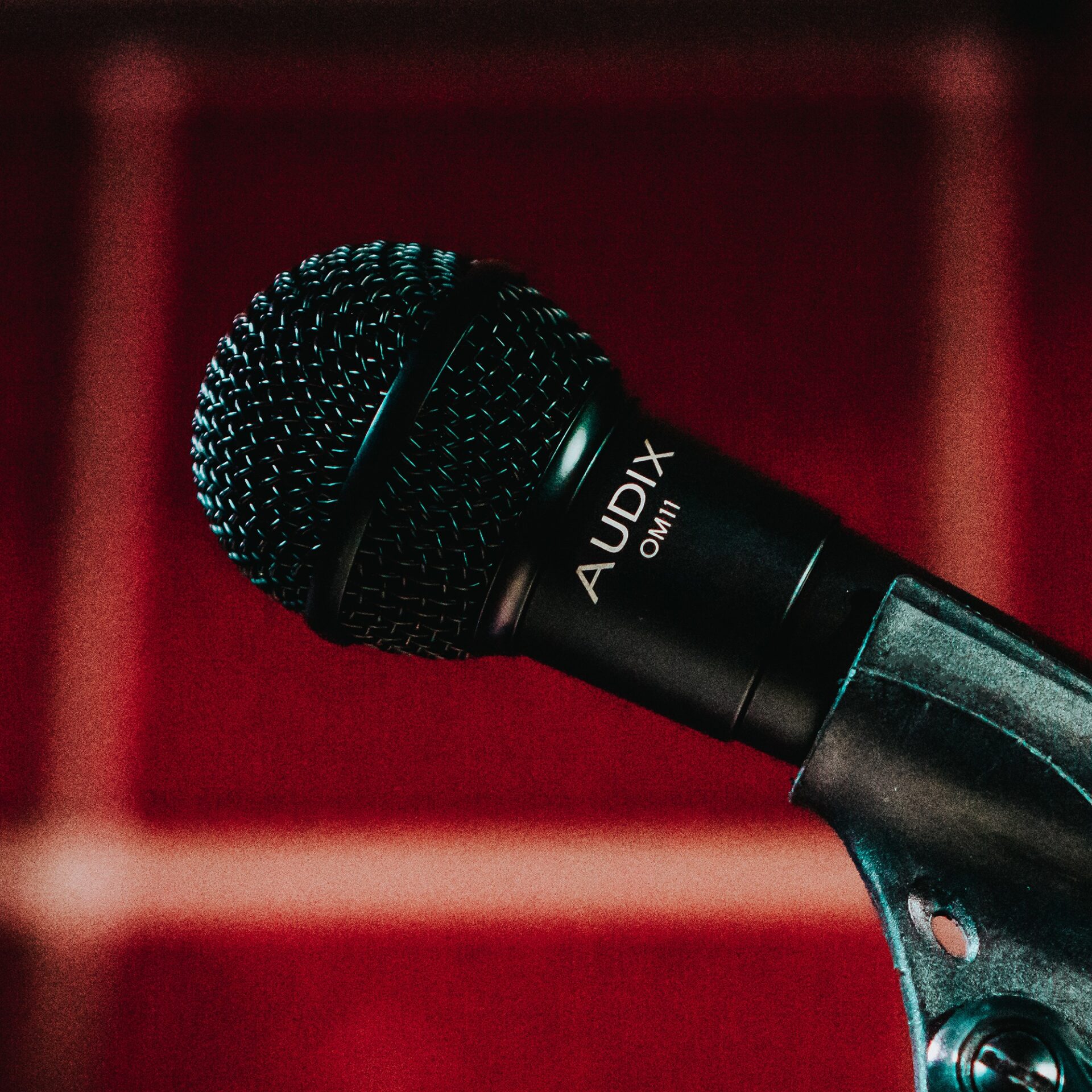 AUDIX ALL ACCESS: Zpěvák a kytarista Eduardo Gil a jeho kapela Sifting hledají heavy metalové zlato s mikrofonem Audix