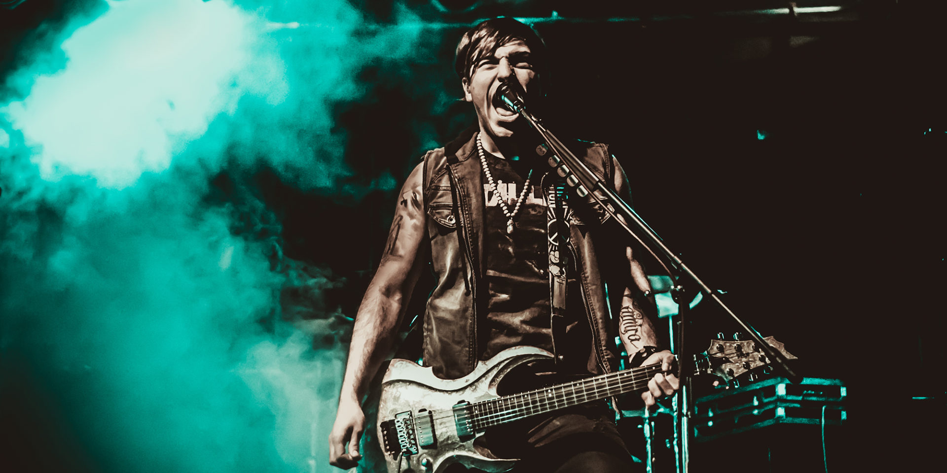 AUDIX ALL ACCESS: Zpěvák a kytarista Eduardo Gil a jeho kapela Sifting hledají heavy metalové zlato s mikrofonem Audix